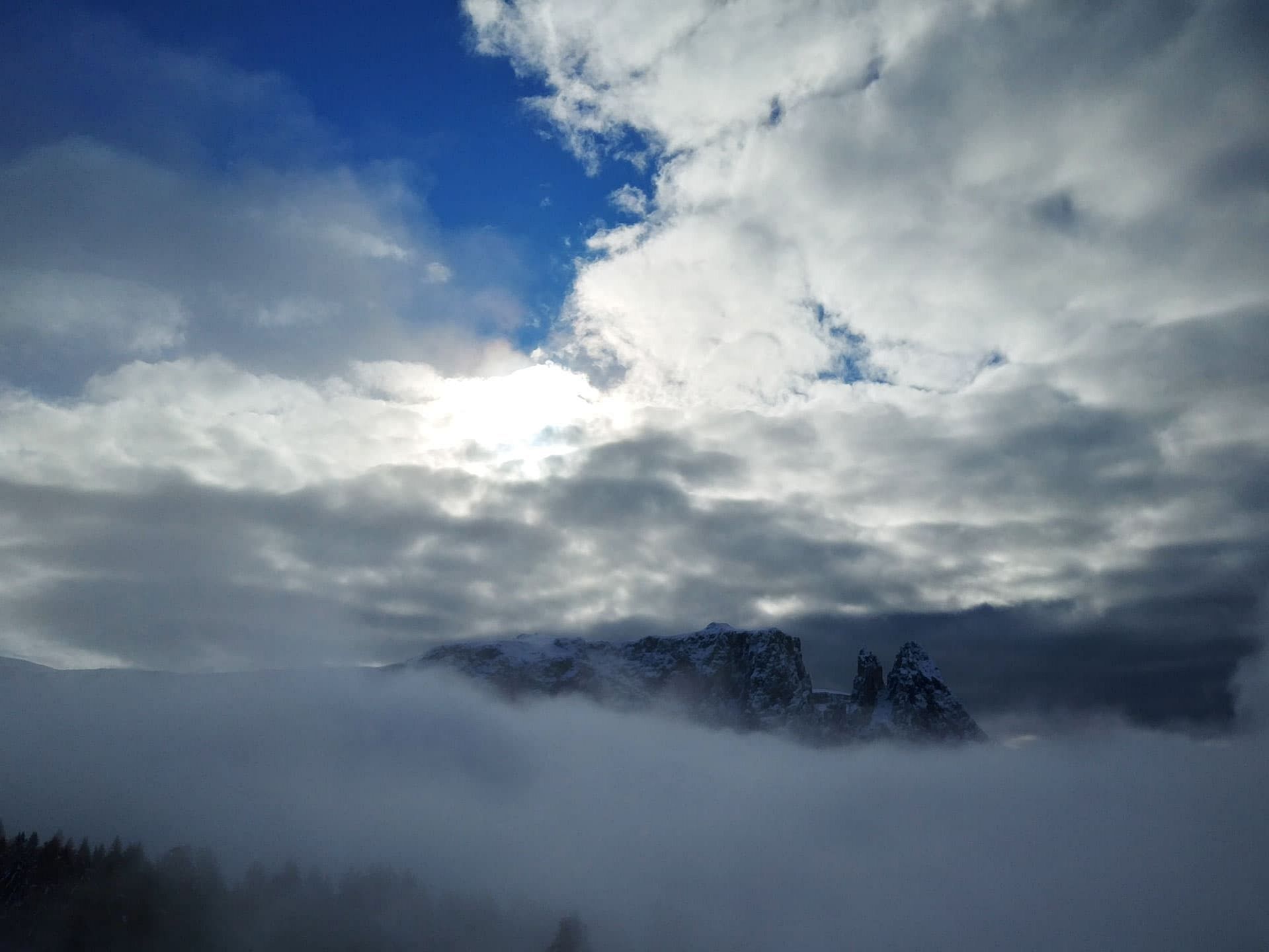 schlern im nebel